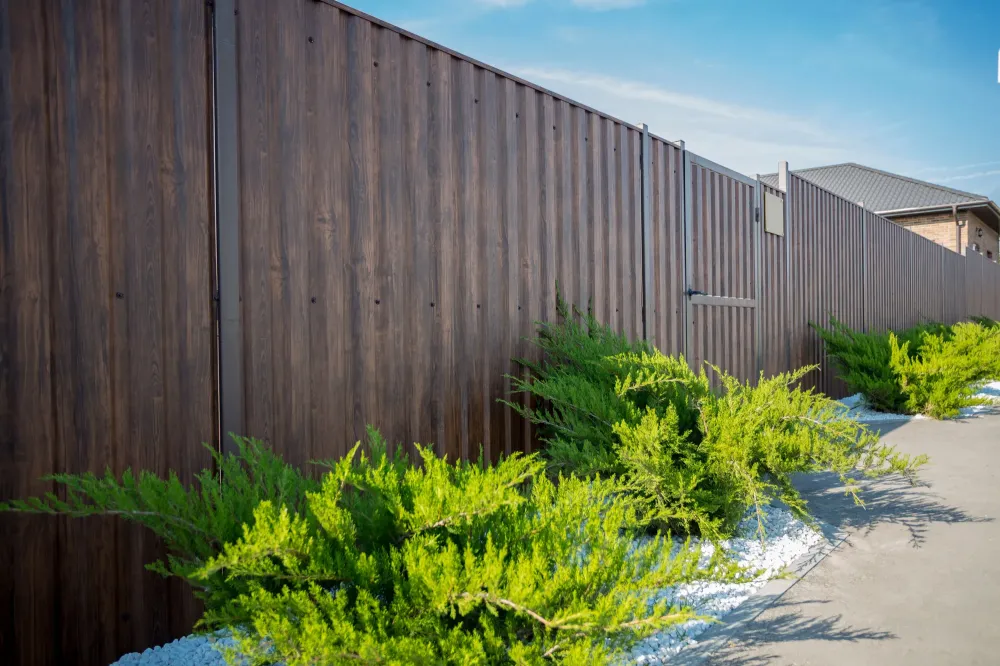 Bois, composite, ganivelle : l’esthétique au service du paysage
